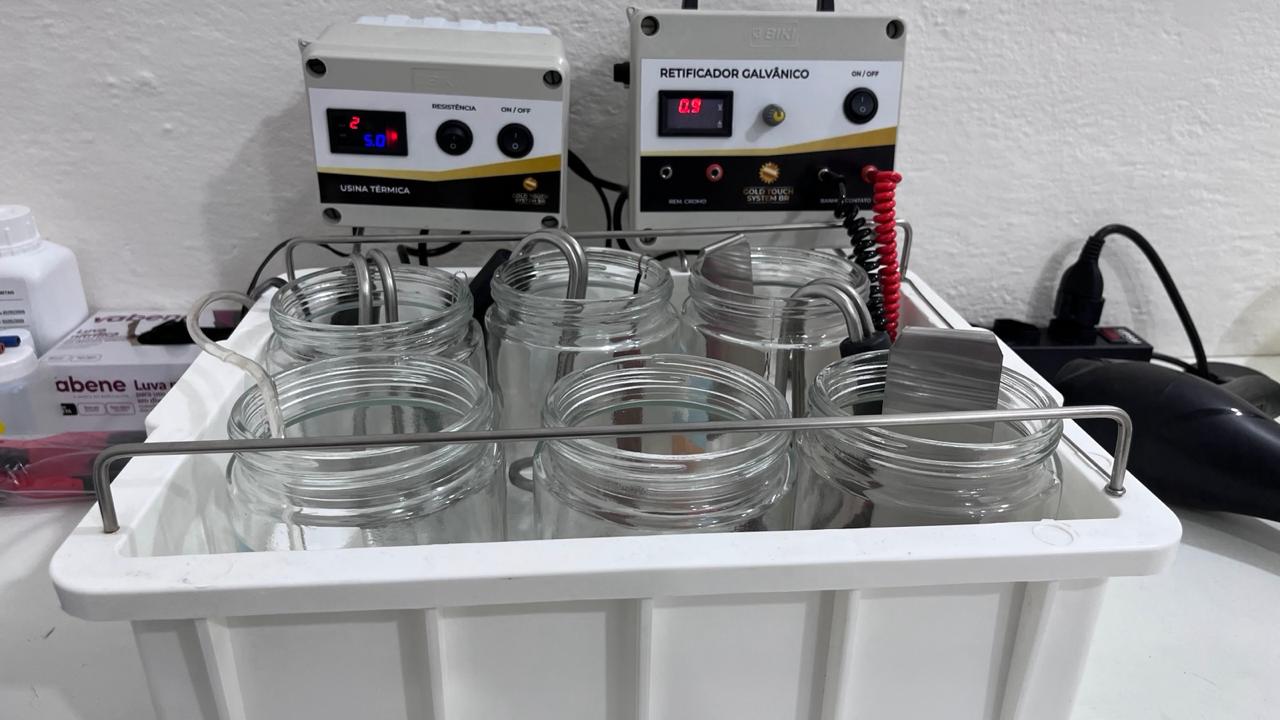 Equipamentos profissionais utilizados pela AVS para manutenção de óculos e recuperação de armações
